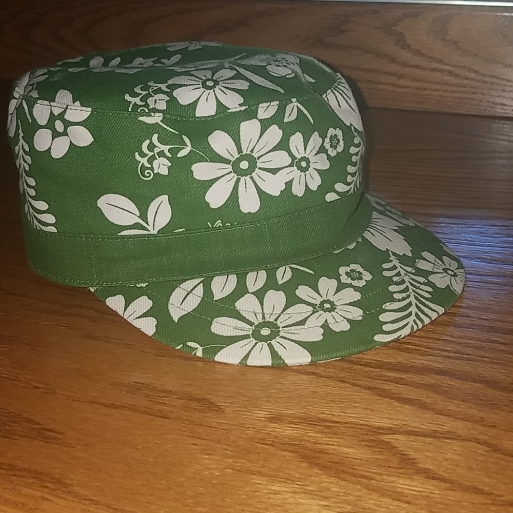 Cute hat - Picture 2 of 4